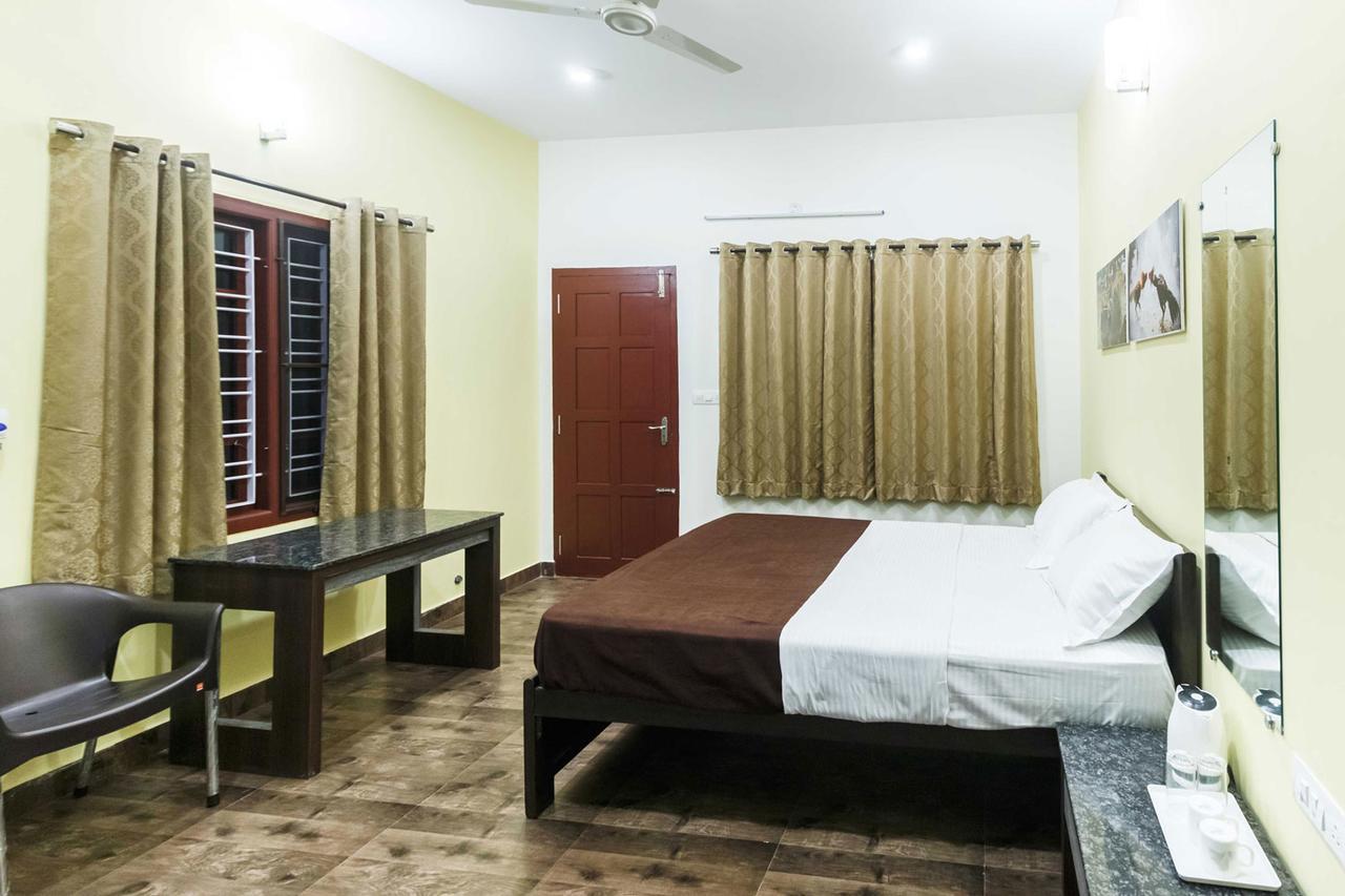Hôtel Karkera Comforts à Madikeri Extérieur photo