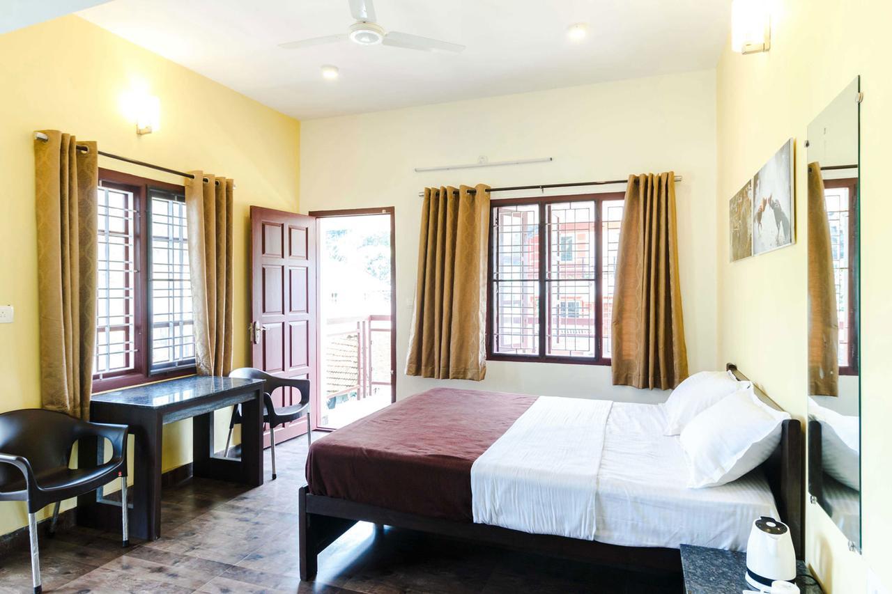 Hôtel Karkera Comforts à Madikeri Extérieur photo