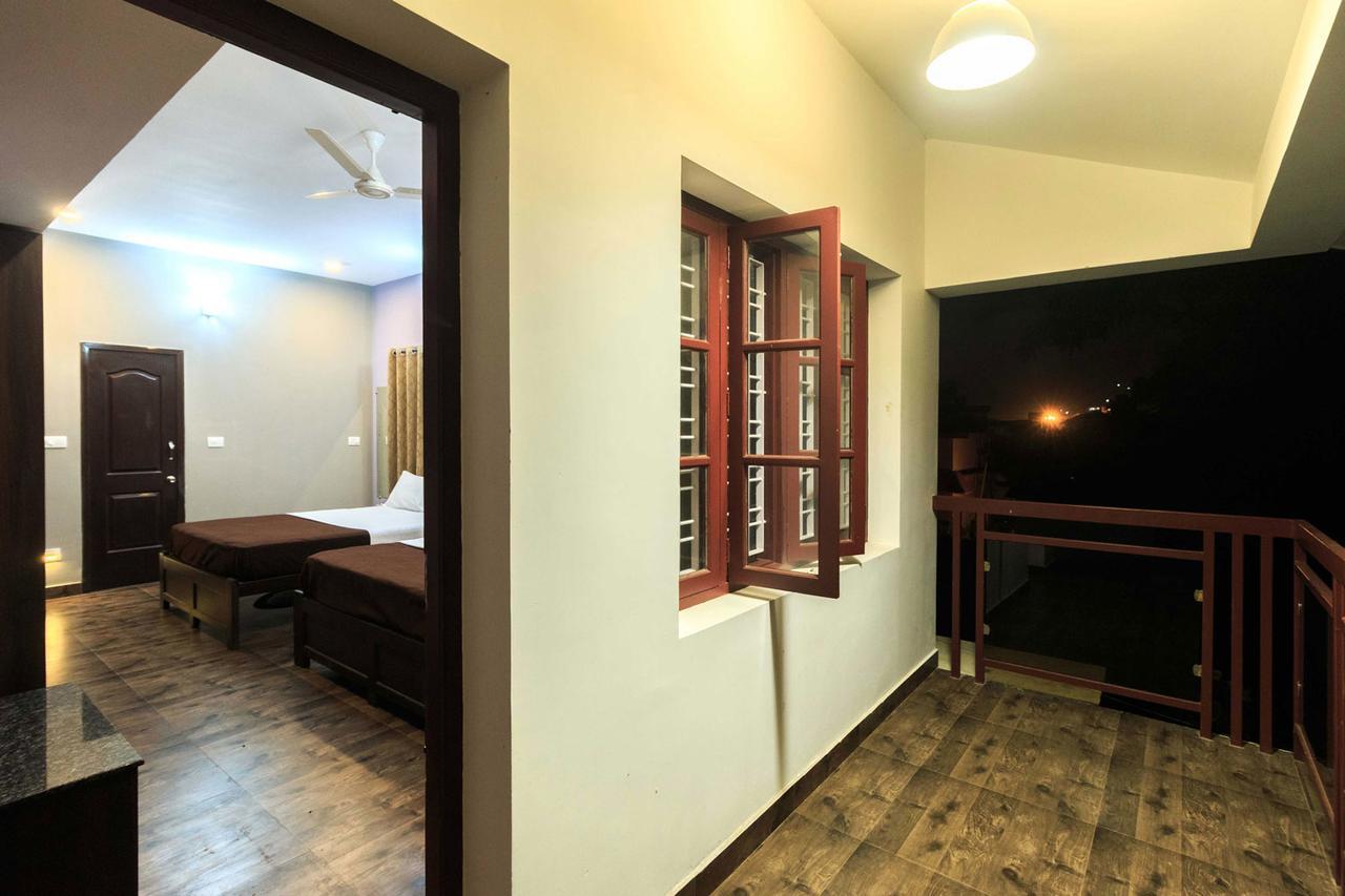 Hôtel Karkera Comforts à Madikeri Extérieur photo