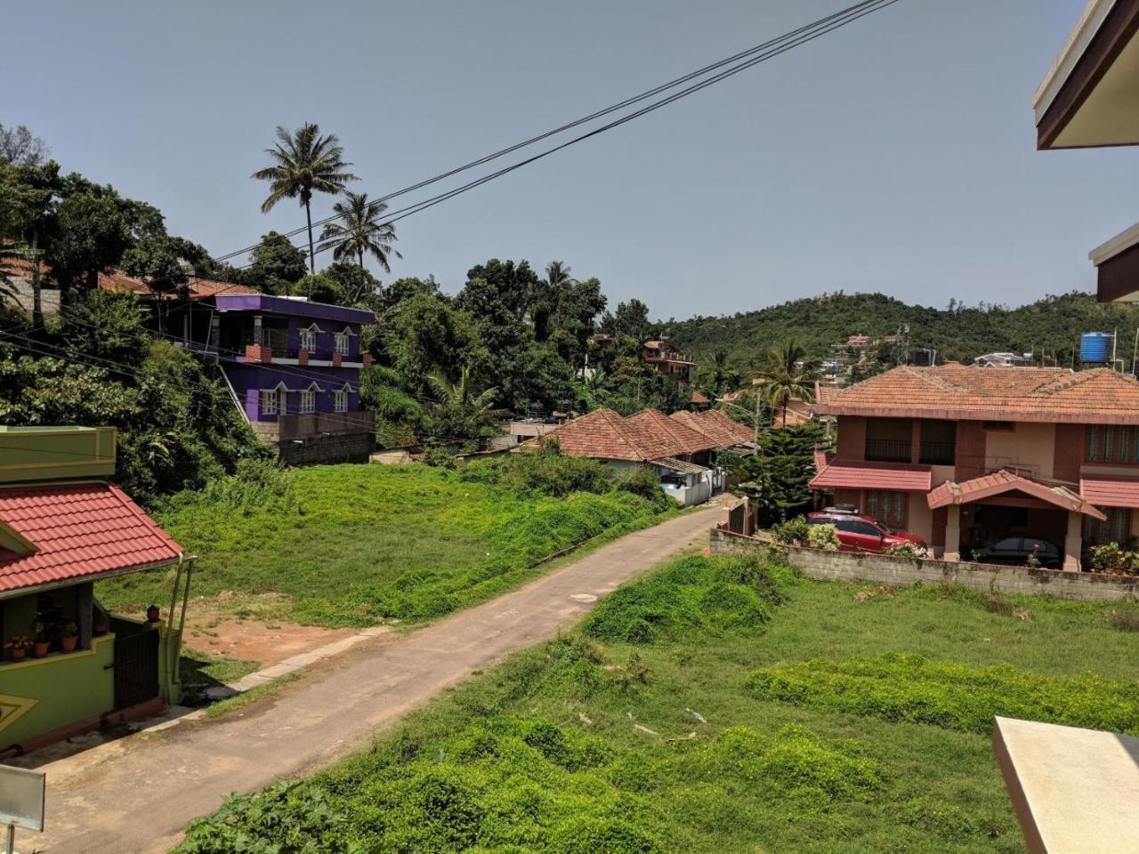 Hôtel Karkera Comforts à Madikeri Extérieur photo